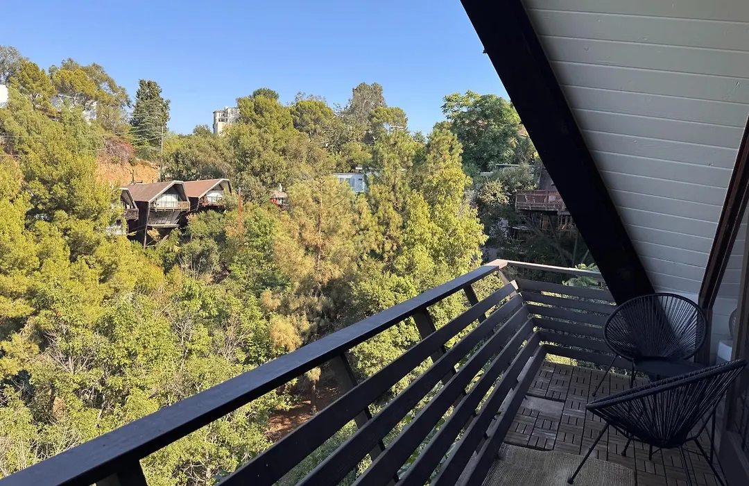 Architectural Marvel In Hollywood Hills With Views-1